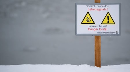 Das Eis auf dem Bach war nicht dick genug, um den Jungen zu tragen. (Symbolbild) / Foto: Sven Hoppe/dpa