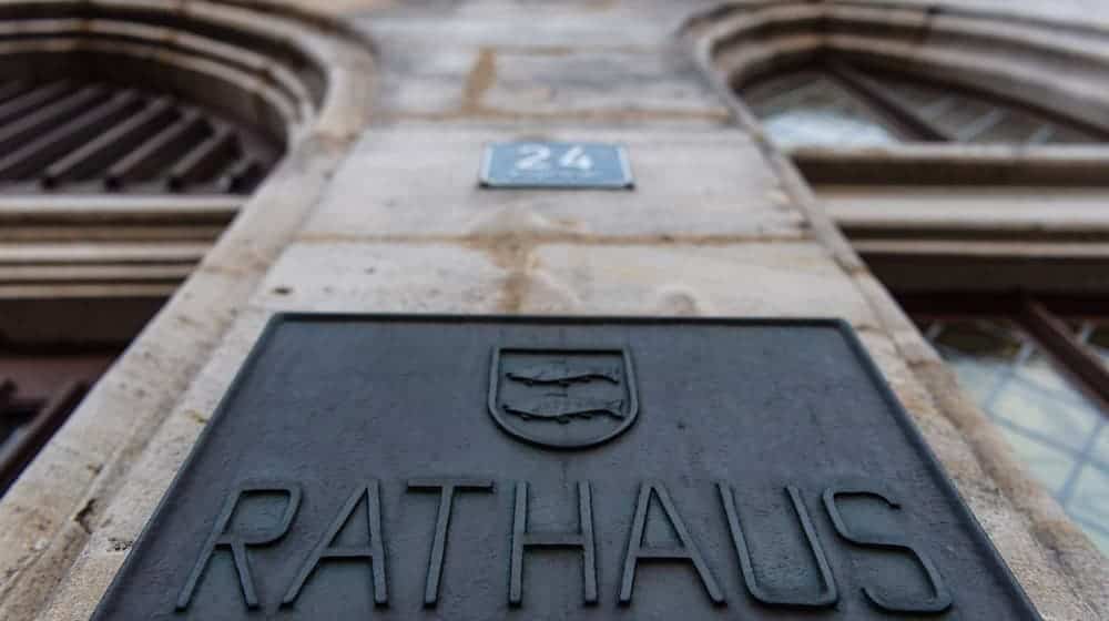 Die bayerischen Kommunen wünschen sich vom Innenministerium Leitlinien, wie sie die neuen Verbotsmöglichkeiten bei Antisemitismus-Verdacht umsetzen sollen. / Foto: Nicolas Armer/dpa