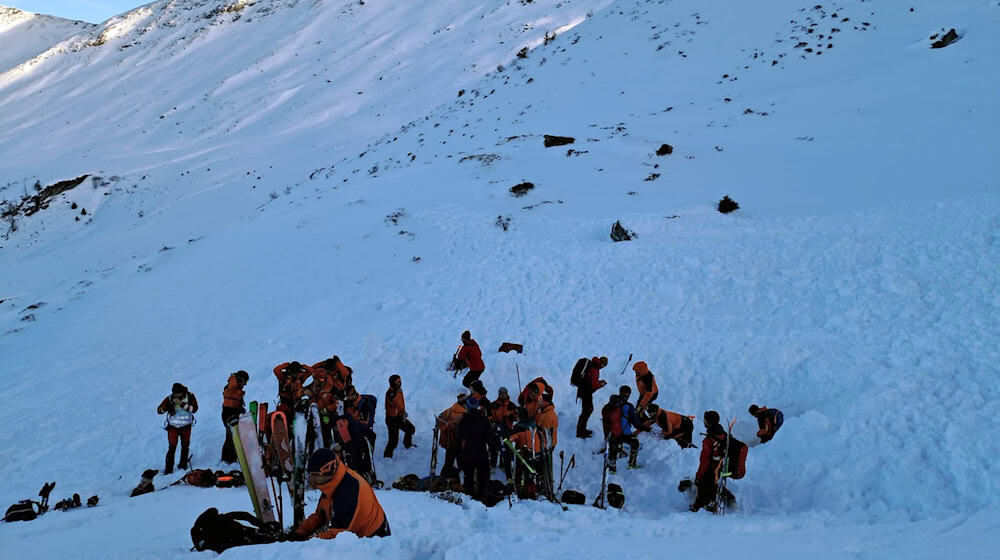 Rettungskräfte waren am Finsterkopf im Einsatz.  / Foto: ---/Hundestaffel Bergrettung/dpa