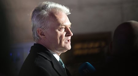 Ein mögliches Engagement deutscher Soldaten zum Schutz der Ukraine steht aus der Sicht von Litauens Präsident Nauseda nicht im Widerspruch zur Stationierung der deutschen Brigade an der Ost-Flanke in Litauen.   / Foto: Malin Wunderlich/dpa