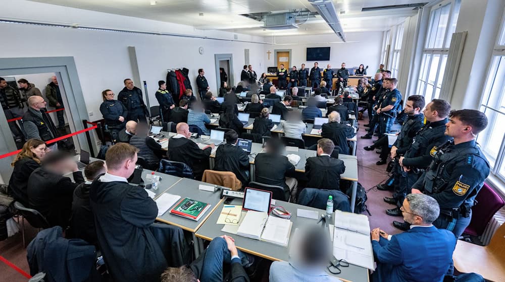 Vor dem Landgericht Regensburg ist das Mammutverfahren mit ursprünglich elf Beschuldigten nach ziemlich genau einem Jahr zu Ende gegangen. (Archivbild) / Foto: Armin Weigel/dpa