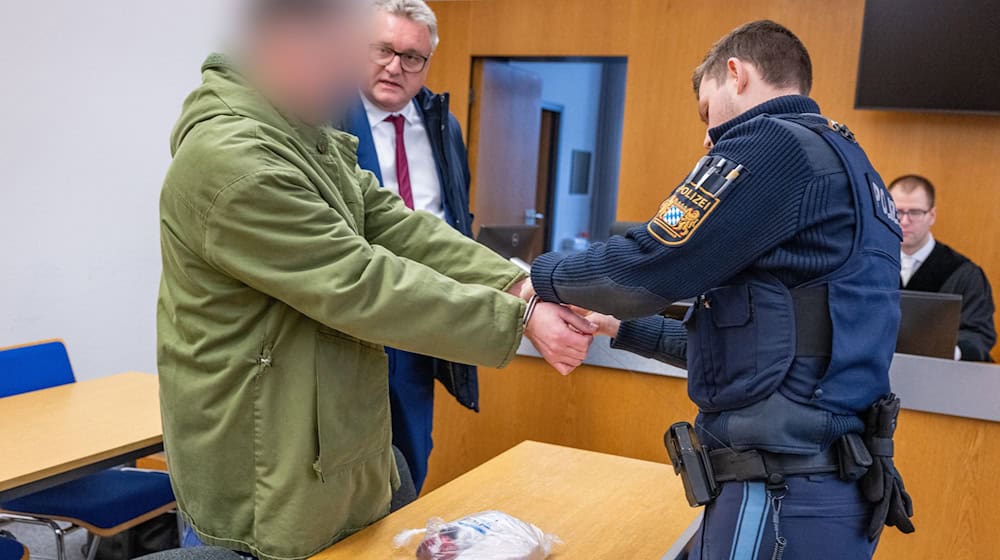 Die Maßkrugattacke auf einem Volksfest werteten die Richter als versuchten Mord. (Archivbild) / Foto: Armin Weigel/dpa