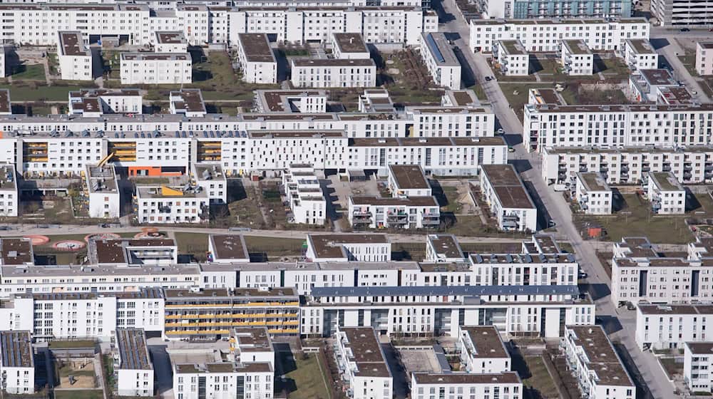 Eine Münchner Wohnanlage. In der Landeshauptstadt gibt es quasi keine Wohnungen mehr für weniger als zwölf Euro Miete pro Quadratmeter. (Symbolbild) / Foto: Sven Hoppe/dpa