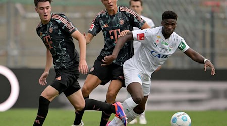 Javier Fernandez (l) spielt nun beim Club in Nürnberg. (Archivbild)  / Foto: Peter Kneffel/dpa