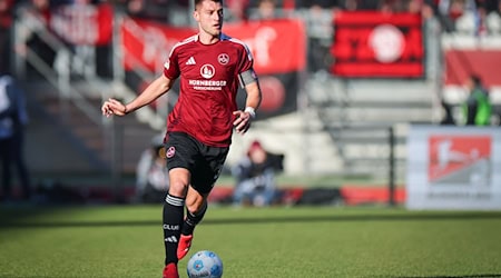 Sofort für Arminia Bielefeld spielberechtigt: Der bislang für Nürnberg aktive Innenverteidiger Robin Knoche (Archivbild).  / Foto: Daniel Karmann/dpa