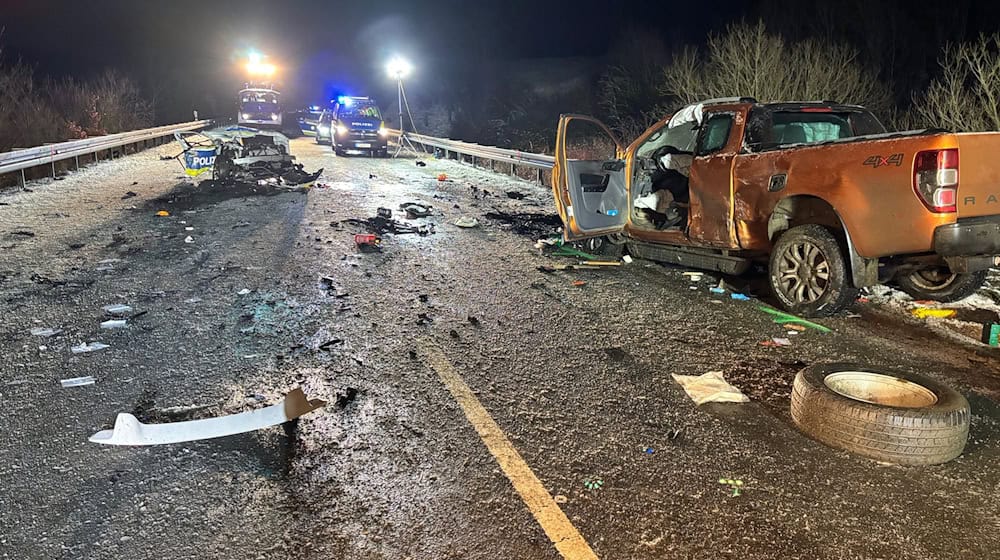 Bei einem Verkehrsunfall kam ein Polizeibeamter ums Leben. (Handout) / Foto: -/PP Oberfranken/dpa