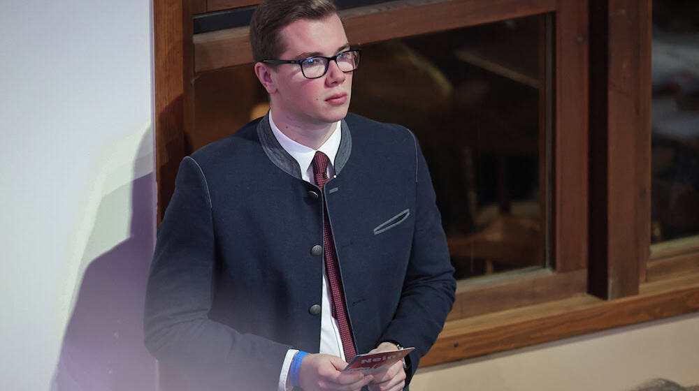 Die Staatsanwaltschaft Würzburg wirft Daniel Halemba unter anderem Volksverhetzung, Geldwäsche und Nötigung vor. (Archivbild) / Foto: Daniel Löb/dpa