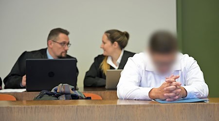 Der 34-Jährige ist wegen versuchten Mordes angeklagt. / Foto: Malin Wunderlich/dpa