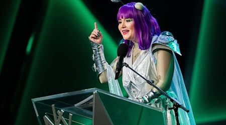 Ricarda Lang hat sich in einer Karnevalsrede CSU-Chef Markus Söder vorgenommen. / Foto: Rolf Vennenbernd/dpa