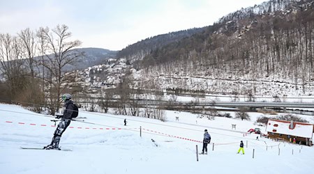 Der Lift in Wiesenttal im Landkreis Forchheim kann nun in diesem Jahr wieder laufen. / Foto: Daniel Löb/dpa