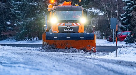Bei Schnee und Glätte war es zuletzt zu vielen Unfällen im Freistaat gekommen. / Foto: Armin Weigel/dpa