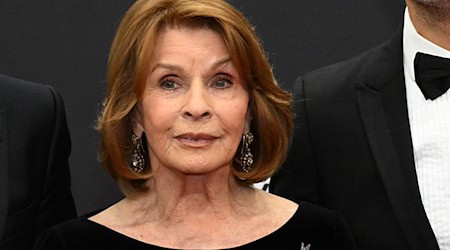 Senta Berger ist vor einer Lesung in Hamburg gestürzt. (Archivbild) / Foto: Felix Hörhager/dpa