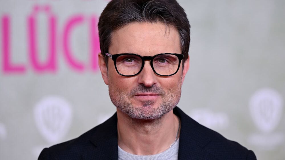 Gerade hat Regisseur Simon Verhoeven seinen neuen Fim «Ach, diese Lücke, diese entsetzliche Lücke» vorgestellt. (Archivbild) / Foto: Sven Hoppe/dpa