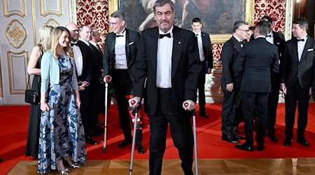 Die erzwungene Pause nach der Hüft-OP zum Nachdenken genutzt: Ministerpräsident Söder.  / Foto: Felix Hörhager/dpa