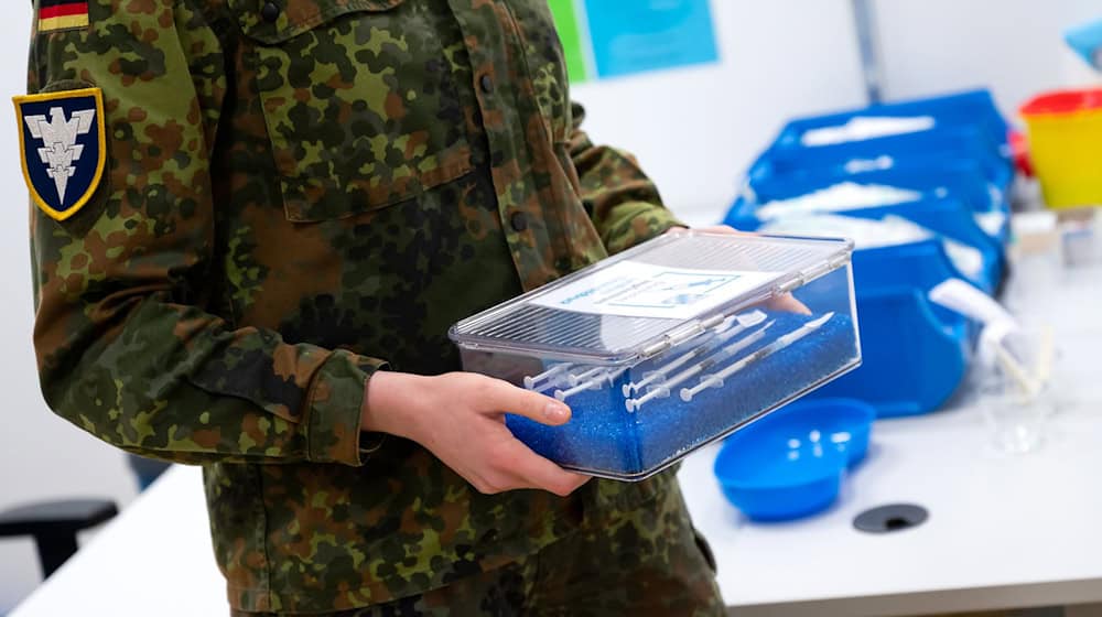 Soldaten und Soldatinnen müssen sich gegen eine ganze Reihe von Krankheiten impfen lassen, wenn keine besonderen gesundheitlichen Gründe dagegensprechen. (Symbolbild) / Foto: Sven Hoppe/dpa