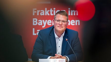 Die SPD fordert eine Möglichkeit für den Bund, Zahlungen direkt an die Kommunen durchführen zu können. Damit wollen die Sozialdemokraten verhindern, dass Gelder aus Berlin von der Staatsregierung nicht in ausreichendem Maße an die Städte und Gemeinden weitergegeben werden. (Archivbild) / Foto: Peter Kneffel/dpa