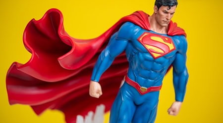 Actionfiguren gehören zu den Spielwaren, für die sich auch Erwachsene begeistern. (Archivbild) / Foto: Daniel Karmann/dpa