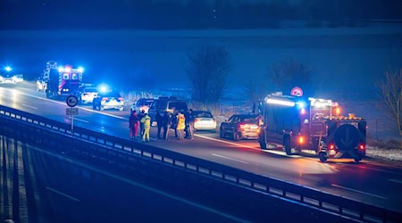 Die Polizei hat die A3 im Landkreis Regensburg in beide Richtungen gesperrt. / Foto: NEWS5 / Lars Haubner/NEWS5/dpa