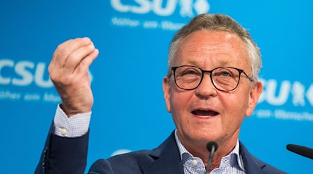 Der frühere Baywa-Chef Klaus Josef Lutz auf einer CSU-Veranstaltung im Jahr 2022. Lutz hat bislang sämtliche Vorwürfe im Zusammenhang mit der Schieflage der Baywa zurückgewiesen. (Archiv) / Foto: Peter Kneffel/dpa