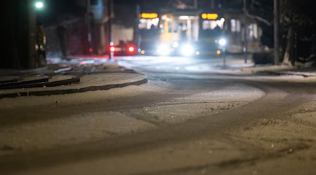 Der Sonntag soll in Süddeutschland von Frost und Wind geprägt sein. (Symbolbild) / Foto: Marijan Murat/dpa
