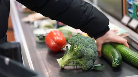 Die in Bayern und Baden-Württemberg weit verbreitete Supermarktkette Feneberg möchte sich mit einem Schutzschirmverfahren sanieren. (Symbolbild) / Foto: Marcus Brandt/dpa