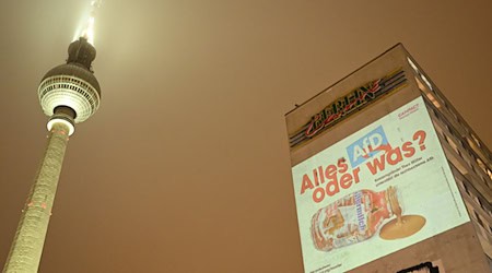 Die umstrittene Großprojektion am Berliner Alexanderplatz. / Foto: Lilli Förter/dpa