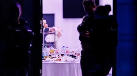 Nach der Tat floh der Verdächtige nach Frankreich, stellte sich dort aber der Polizei. (Archivbild) / Foto: ---/dpa