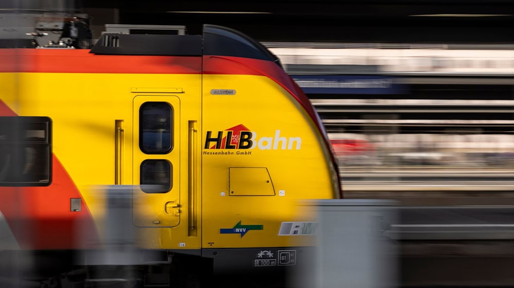 Auf einer Linie der Hessischen Landesbahn fallen Züge aus (Archivbild)  / Foto: Hannes P. Albert/dpa