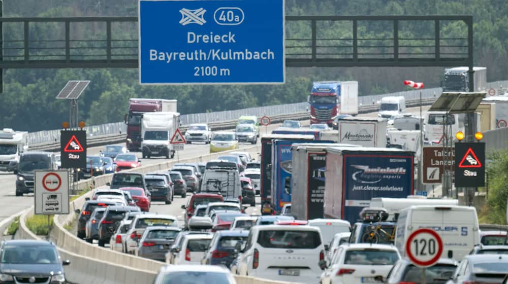 Auf Bayerns Autobahnen gab es 2025 mehr Stau. (Archivbild) / Foto: Pia Bayer/dpa