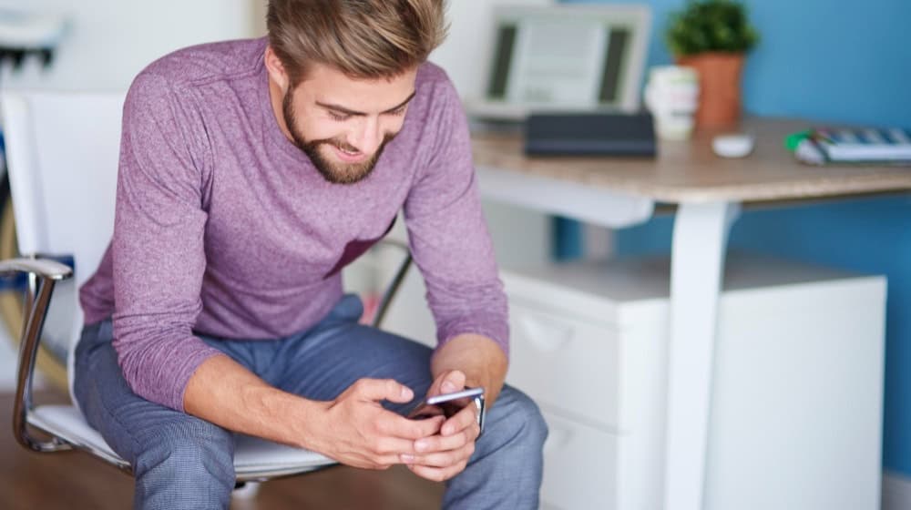 Sicherer Spielspaß im Online Casino: vor der Registrierung die deutsche Lizenz prüfen. / Foto: gpointstudio auf freepik.com