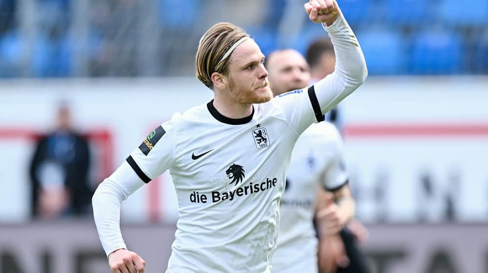 Eiskalter Schütze vom Elfmeterpunkt: Thore Jacobsen. (Archivbild) / Foto: Uwe Anspach/dpa