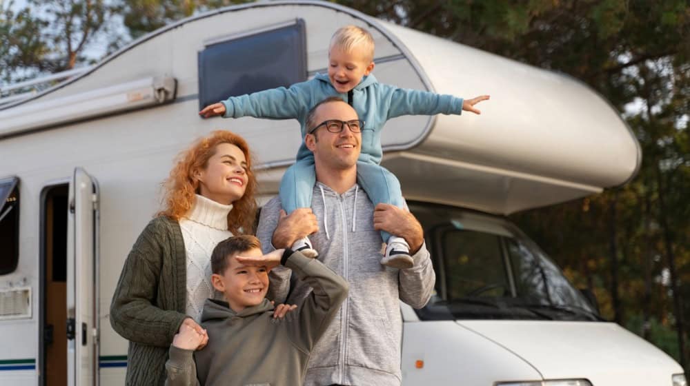 Bayern ist ideal für eine flexible Wohnmobilreise mit kurzen Wegen zwischen Seen, Natur und Bergen. / Foto: freepik.com