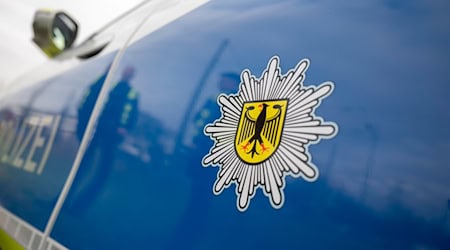 Die Bundespolizei rückte gemeinsam mit der Landespolizei aus. (Symbolbild) / Foto: Marijan Murat/dpa