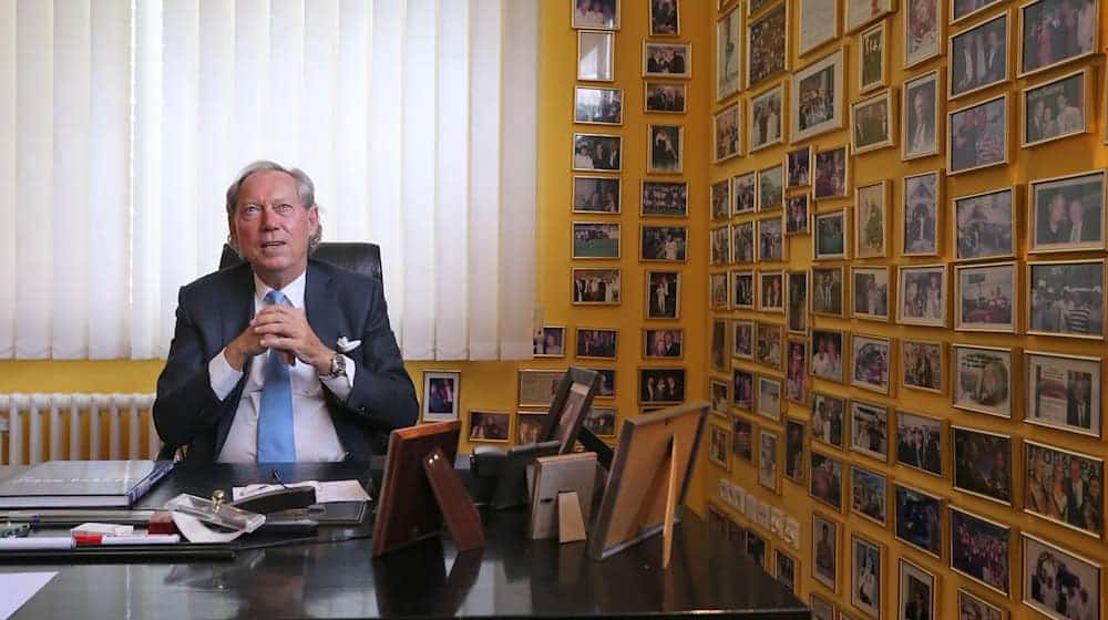 Der Schönheitschirurg wird am Sonntag für einen Tag zum Prediger. (Archivbild) / Foto: Karl-Josef Hildenbrand/dpa