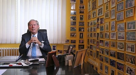 Der Schönheitschirurg wird am Sonntag für einen Tag zum Prediger. (Archivbild) / Foto: Karl-Josef Hildenbrand/dpa