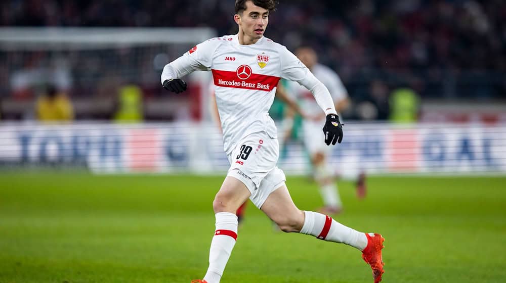 Stürmer Thomas Kastanaras wechselt aus Stuttgart nach Augsburg. (Archivbild) / Foto: Tom Weller/dpa