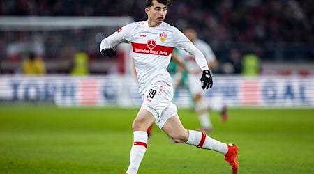 Stürmer Thomas Kastanaras wechselt aus Stuttgart nach Augsburg. (Archivbild) / Foto: Tom Weller/dpa