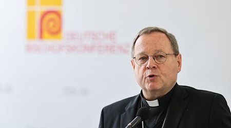 Der scheidende Vorsitzende der DeutschenBischofskonferenz, Georg Bätzing, hat die AfD scharf kritisiert.  / Foto: Daniel Löb/dpa