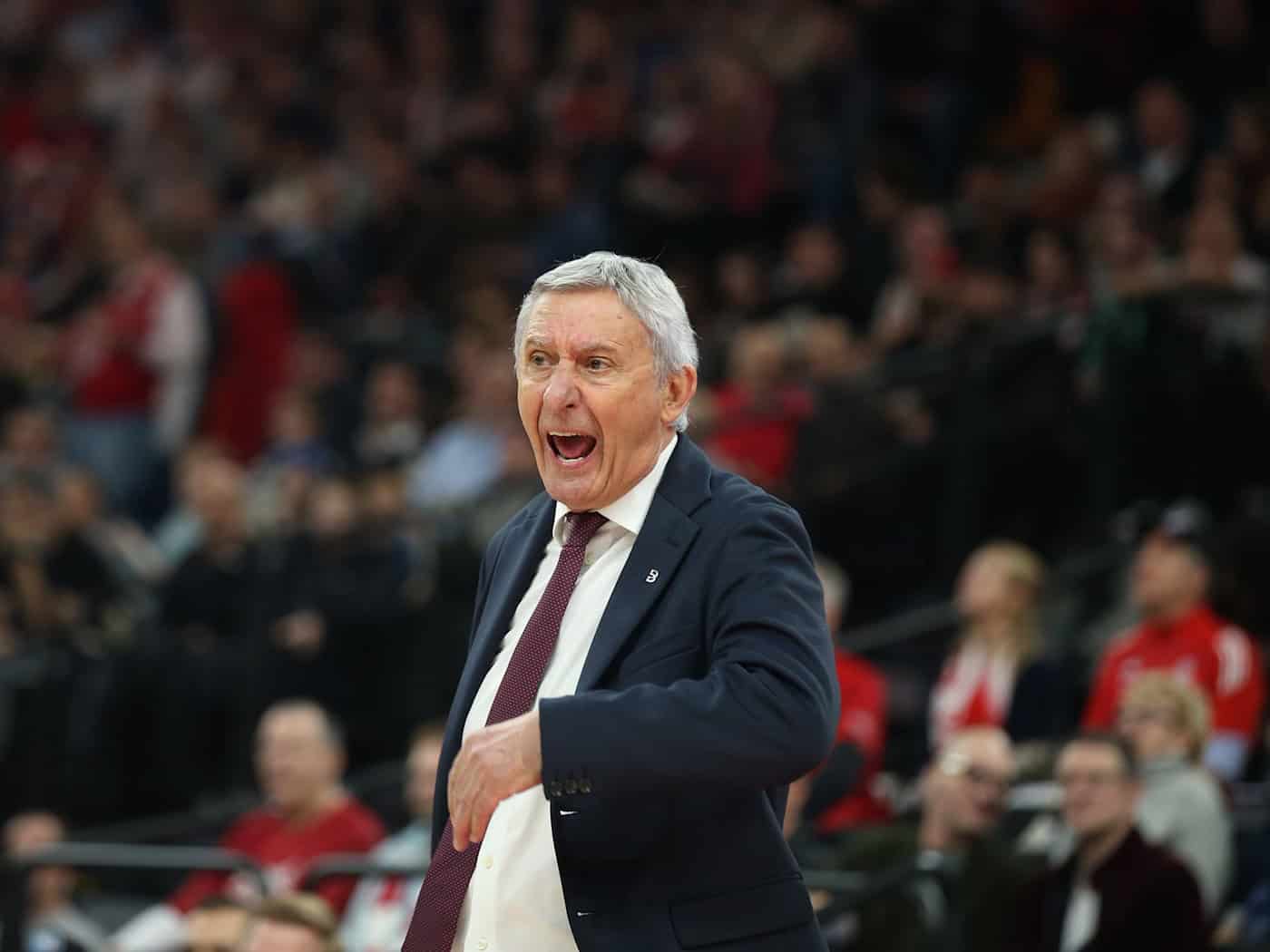 Bayern-Trainer Svetislav Pesic sah eine chancenlose Münchener Mannschaft. (Archivbild) / Foto: Matthias Stickel/dpa