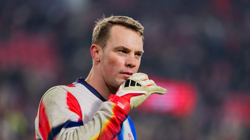 Bayern-Starkeeper Manuel Neuer würde gerne das Zeitspiel im Fußball einschränken. (Archivbild)  / Foto: Rolf Vennenbernd/dpa