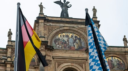 Nach dem Tod der früheren Bundestagspräsidentin Rita Süssmuth hat Bayerns Ministerpräsident Markus Söder (CSU) Trauerbeflaggung angeordnet. (Symbolbild) / Foto: Stefan Puchner/dpa