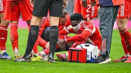 Alphonso Davies musste verletzt ausgewechselt werden. / Foto: Harry Langer/dpa