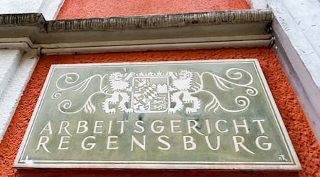 Die Arbeitsbelastung an Bayerns Arbeitsgerichten hat in den vergangenen Jahren stark zugenommen. (Illustration) / Foto: picture alliance / Armin Weigel/dpa