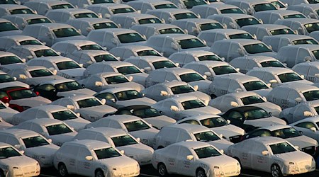 Bayerns Autoindustrie kämpft in ihren wichtigsten Exportmärkten China und USA mit großen Schwierigkeiten. (Symbolbild)   / Foto: Carsten Rehder/dpa