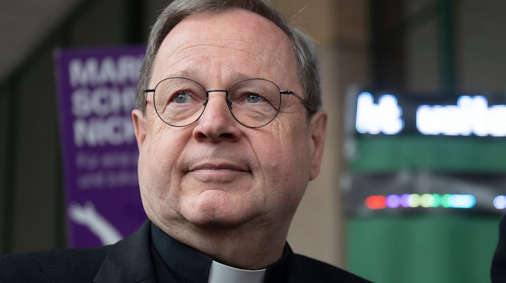 Der Limburger Bischof Georg Bätzing gibt seinen Posten als Vorsitzender der Deutschen Bischofskonferenz nach sechs Jahren auf. (Archivbild) / Foto: Marijan Murat/dpa