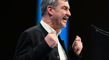 CSU-Chef Söder hält weiter an der Einführung der Wehrpflicht fest.  / Foto: Sven Hoppe/dpa