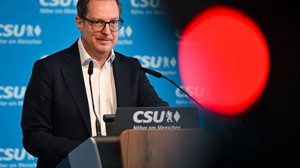 Die CSU bremst bei einem möglichen Social-Media-Verbot. / Foto: Sven Hoppe/dpa