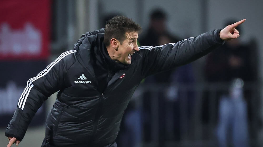 Miroslav Klose pusht seine Nürnberger nach vorne. / Foto: Daniel Karmann/dpa