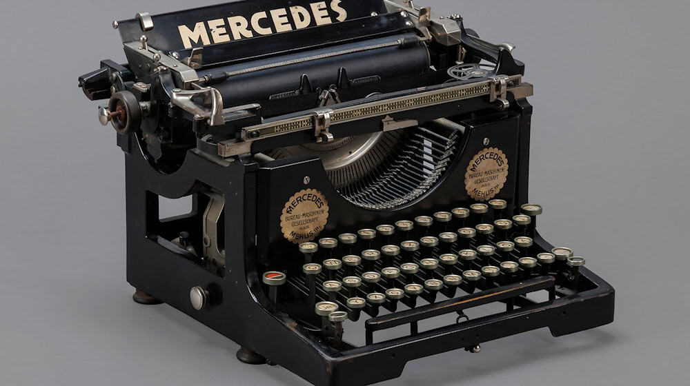 Über dieses Exponat freut sich das Museum der Bayerischen Geschichte in Regensburg besonders: die Schreibmaschine des Revolutionsführers und ersten Bayerischen Ministerpräsidenten Kurt Eisner (1867–1919).  / Foto: --/Haus der Bayerischen Geschichte/dpa