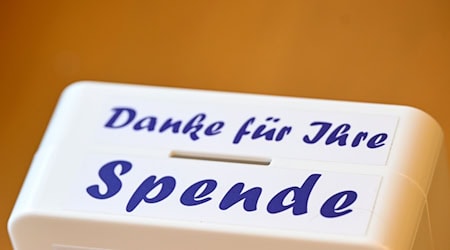 Zahlreiche Verbände in Bayern haben sich Regeln für Haus- und Straßensammlungen gegeben. (Symbolbild) / Foto: Jens Kalaene/dpa